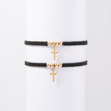 Pulsera Cristo Esbelto en Oro laminado 18k, Hilo Rojo o Negro Para Pareja